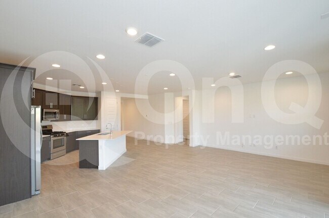 Building Photo - 2414 N Morrison Ave