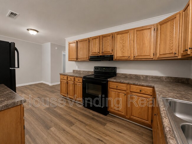 Foto del edificio - 2221 Compton Dr