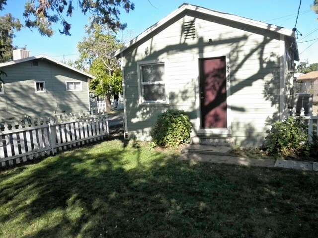 Primary Photo - 5543-5553 Feather River Blvd