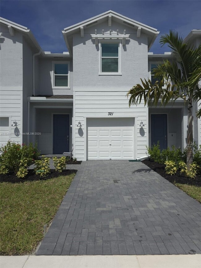 Building Photo - 321 SE Crossoak Ln
