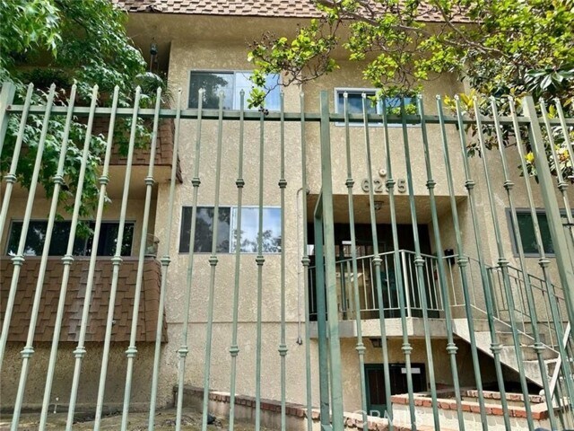 Foto del edificio - 6255 Woodman Ave