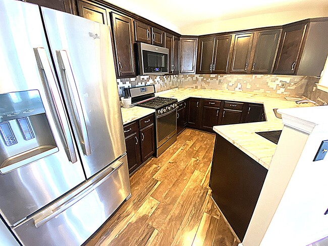 Building Photo - 54 N School Ln