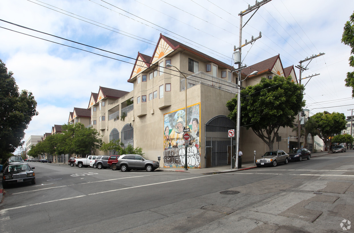 Building Photo - Casa de la Raza