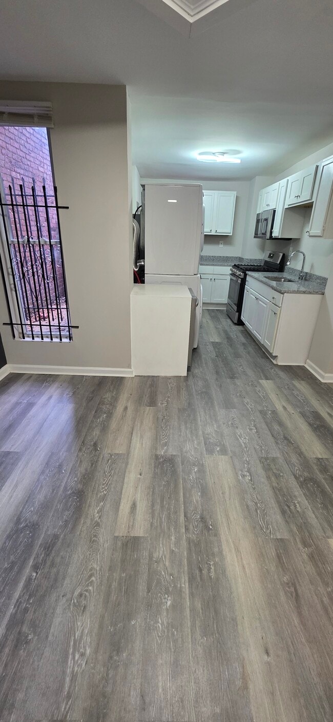 Building Photo - 2022 Ettings St-