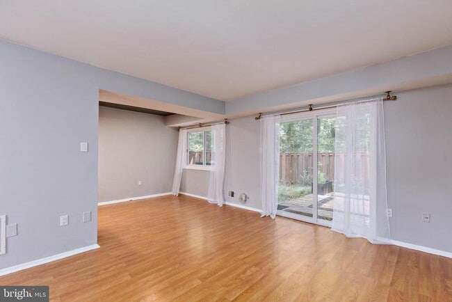 Building Photo - 1913 Encino Dr