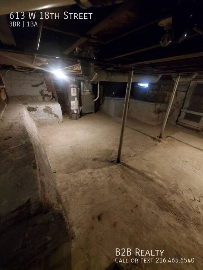 Building Photo - 613 W 18th St