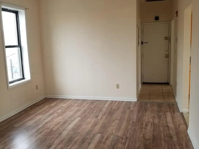 Building Photo - 182 Ferry St