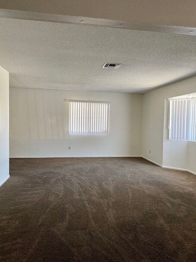 Foto del edificio - 694 Ironwood St
