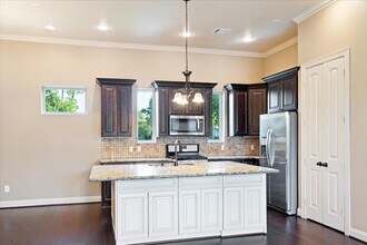 Building Photo - 1520 Amundsen St Building Photo - 1520 Amundsen St