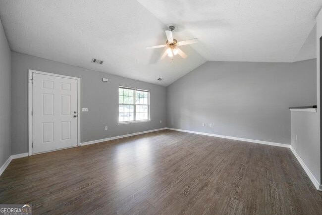 Building Photo - 761 Twin Oaks Ln