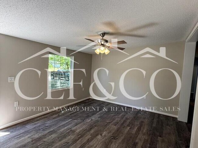 Foto del edificio - Large 4 bedroom 2 bathroom home now available in Cowpens!