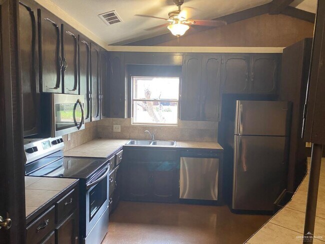 Building Photo - 714 McKee Dr