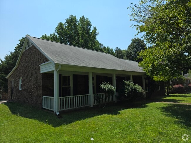 Building Photo - 1301 Rock Point Rd