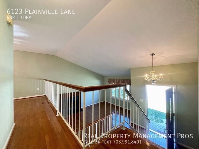 Building Photo - 6123 Plainville Ln
