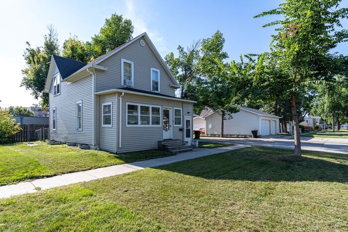 Foto principal - Lower Unit Duplex with Private Entrance!