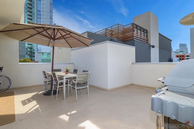 Building Photo - 875 G St