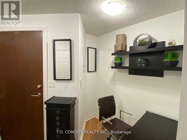 Photo du bâtiment - 310 Burnhamthorpe Rd W