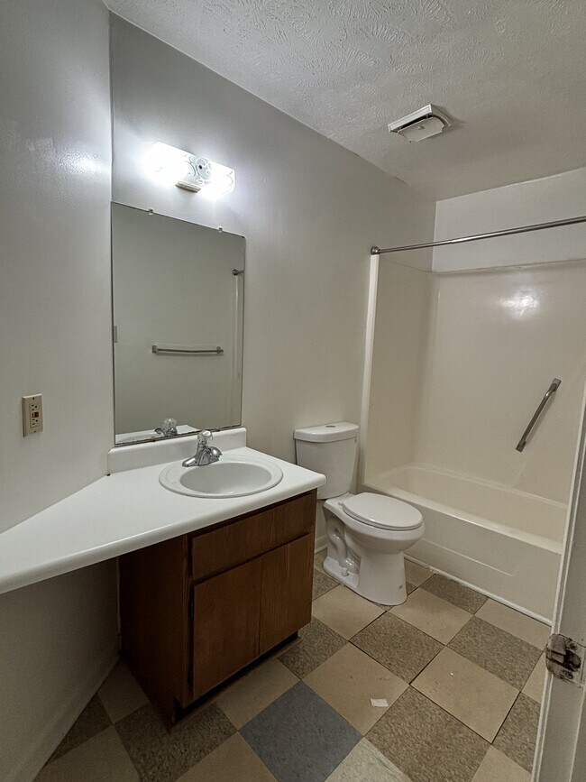 Foto del edificio - 1123 Southwood Dr