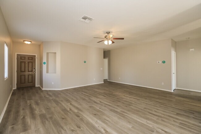 Building Photo - 1733 E Silversmith Trail