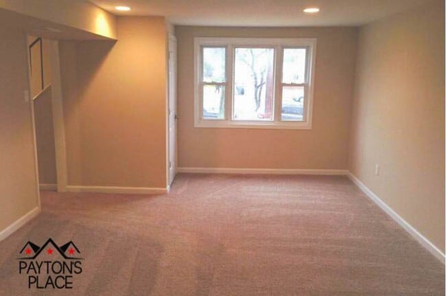 Building Photo - Spacious Single Family home with Huge Back...