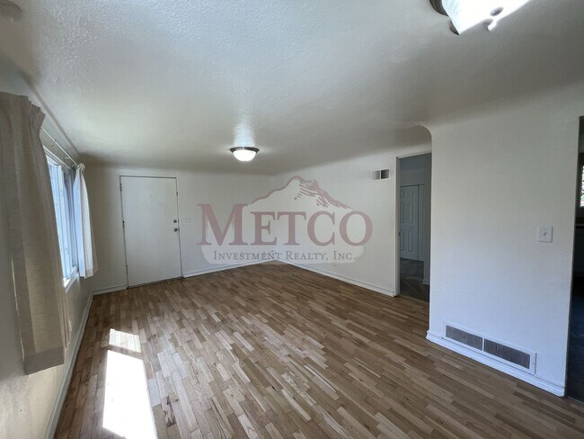 Building Photo - 07801
