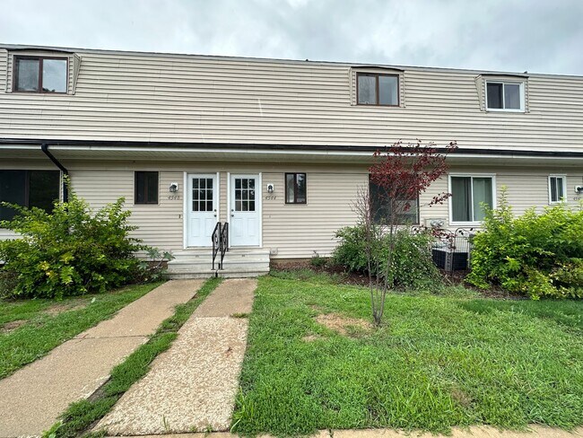 Foto del edificio - Westbrook Townhouses-2 BR, 1.5 Bath