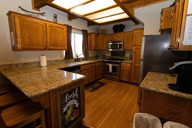 Foto del edificio - Spacious Three Bedroom located in Moonridge