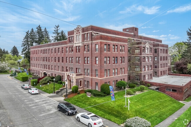 Building Photo - Capitol House Apartments