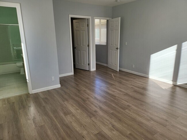 Foto del edificio - Fully Remodel the entire house with 3 bedr...