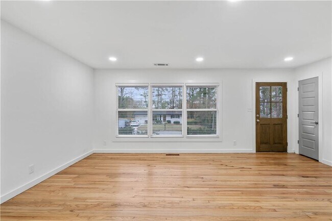 Building Photo - 3764 Admiral Dr