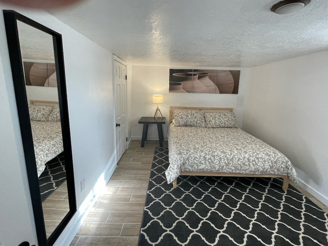 Large Bedroom (approx 15x12) - 2941 Fowler Ave