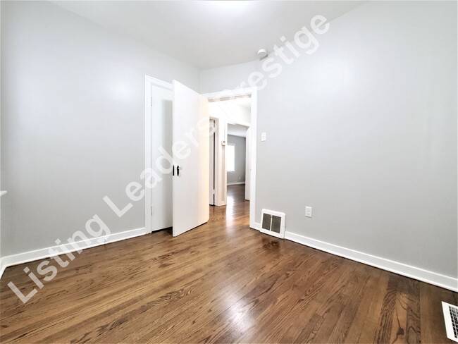 Foto del edificio - 2BD/1BA Recently Renovated Home In Gary