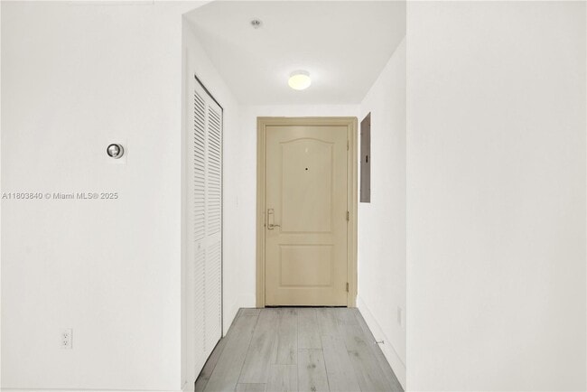 Building Photo - 2701 SW 3rd Ave