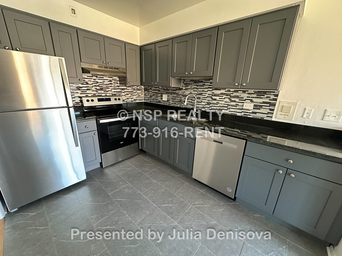 Primary Photo - 1653 Oakwood Ave