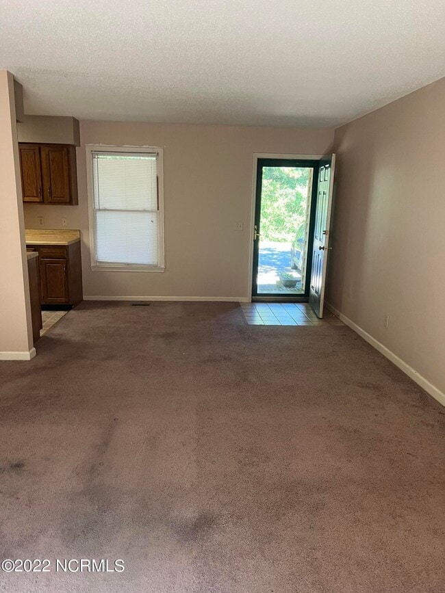 209 Bonnie Brook Rd Unit 8, Aberdeen, NC 28315 Room for Rent in