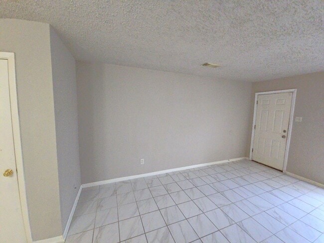 Building Photo - 15625 Weldon Dr