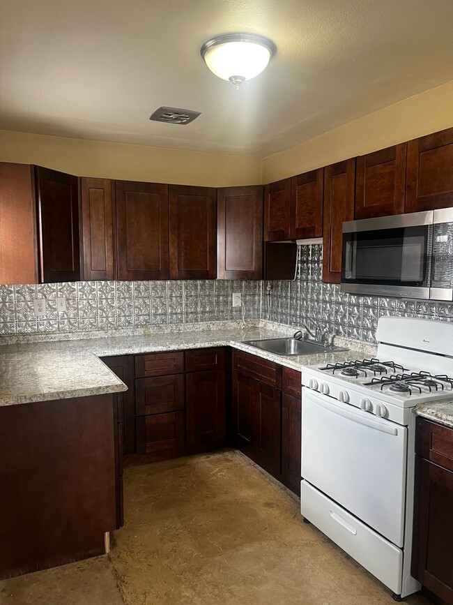 Foto del edificio - Coming Soon- Dog Friendly Single Family Home For Lease