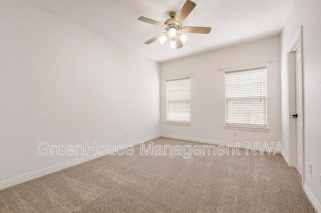 Building Photo - 4003 SW Hawthorne Pl