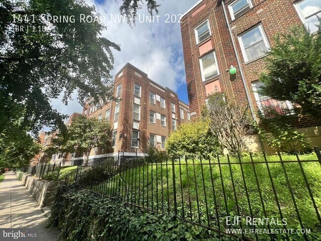 Foto del edificio - 1441 Spring Rd NW