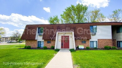 Building Photo - 2402 Marquette Rd