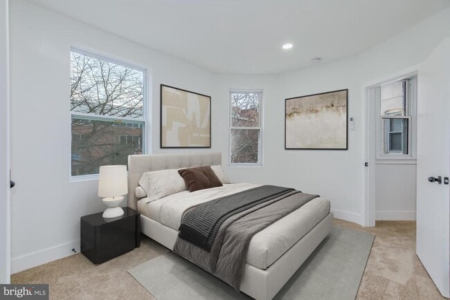 Building Photo - 745 Kenyon St NW