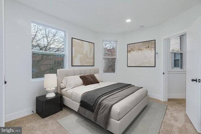 Foto del edificio - 745 Kenyon St NW