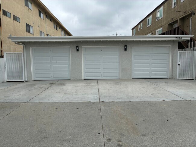 Foto del edificio - 12920 Roselle Ave