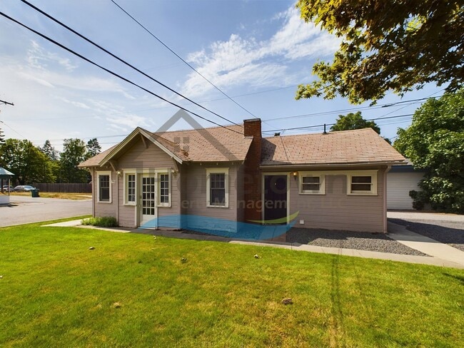 Building Photo - 1 Bedroom Cottage with Off-Street Parking Available in Midtown Coeur d'Alene!