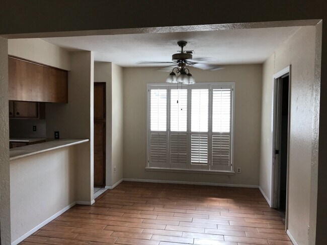 Foto del edificio - 9326 Evening Star Ln