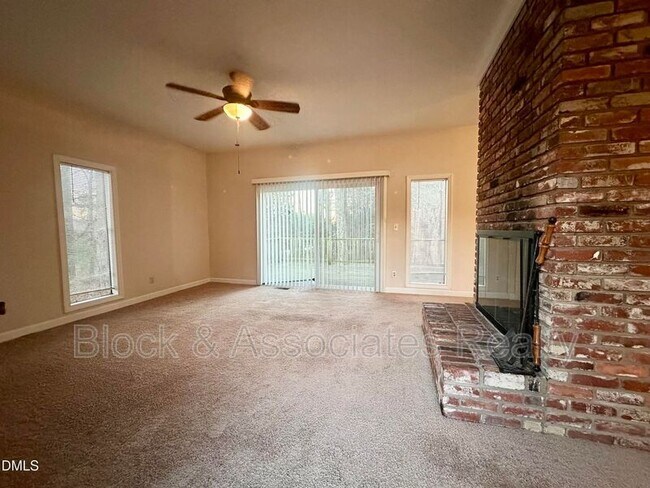 Foto del edificio - 67 Andrews Store Rd