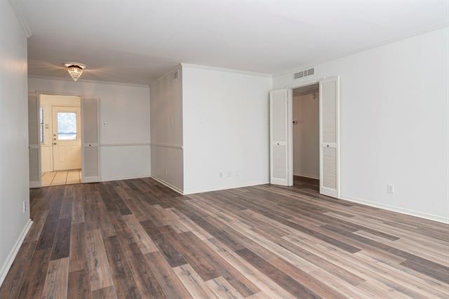 Foto del edificio - 10767 Villager Rd