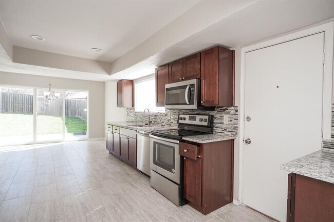 Foto del edificio - 3716 Standridge Dr