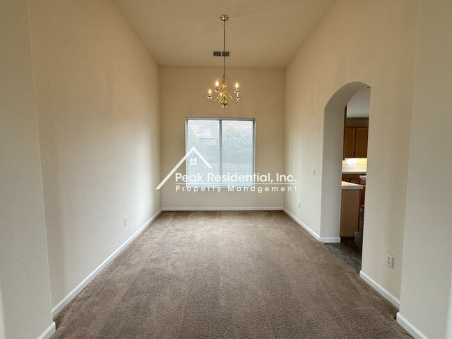 Building Photo - Spacious Rancho Cordova 5bd/3ba Home with ...