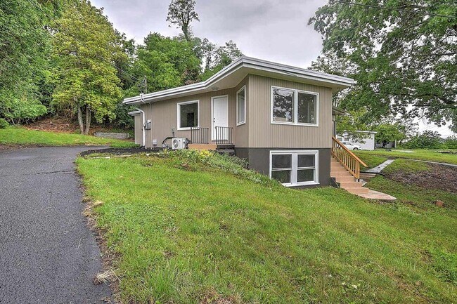 Foto del edificio - Renovated 3–4 Bedroom Home for Rent | 2,700+ Sq Ft | Bristol TN